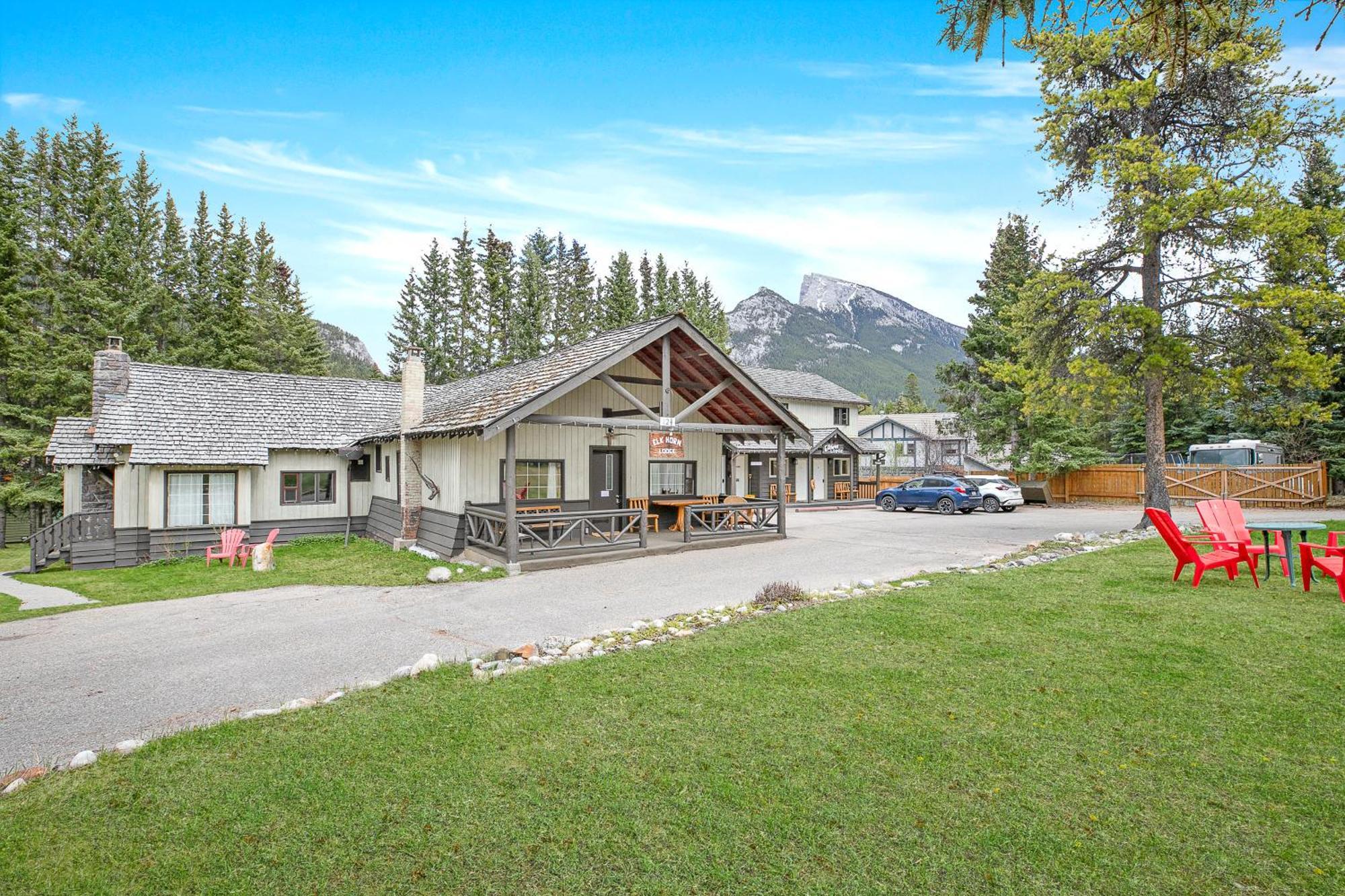 Elkhorn Lodge Vacation Rentals Банф Экстерьер фото