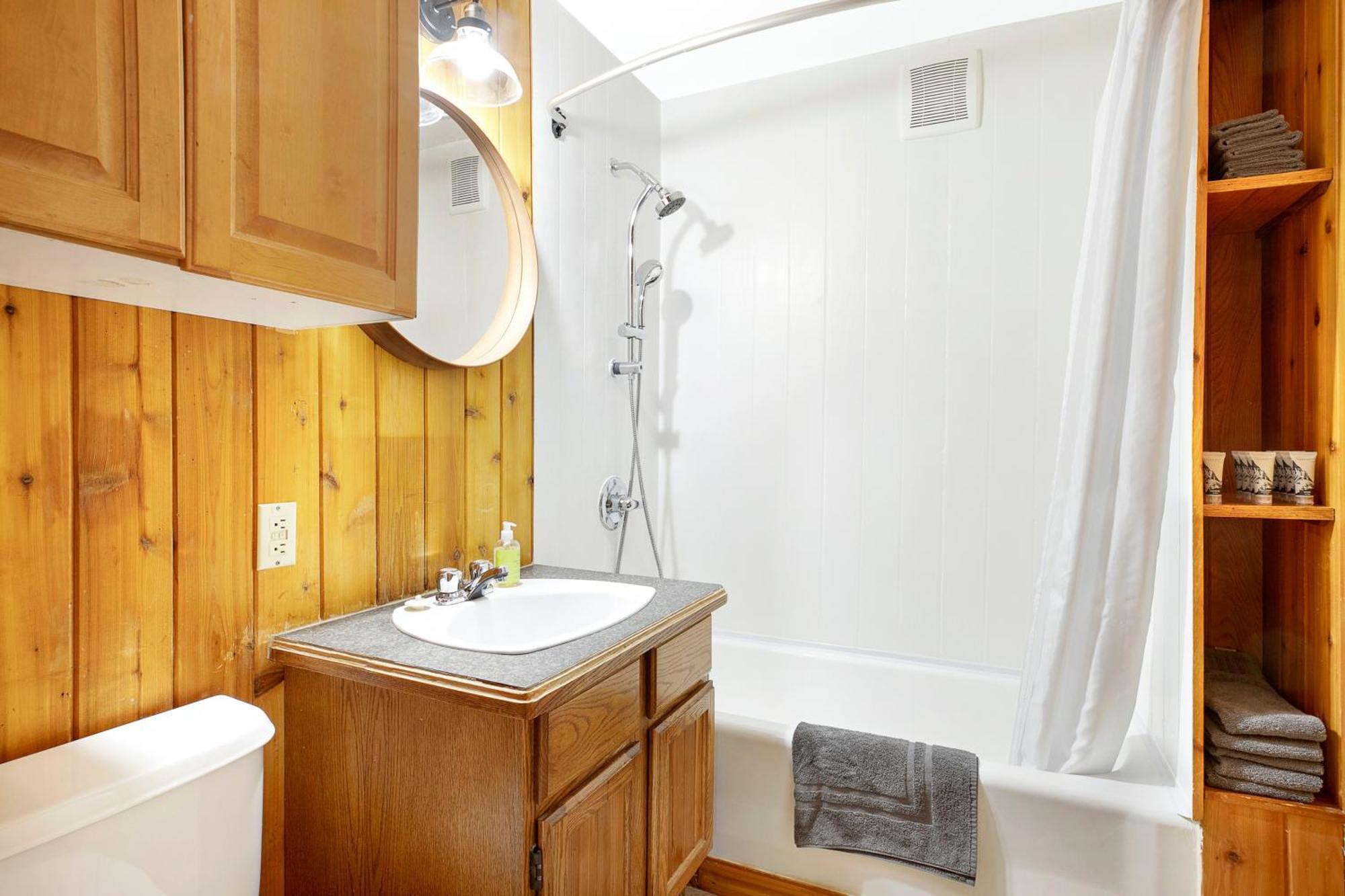 Elkhorn Lodge Vacation Rentals Банф Номер фото