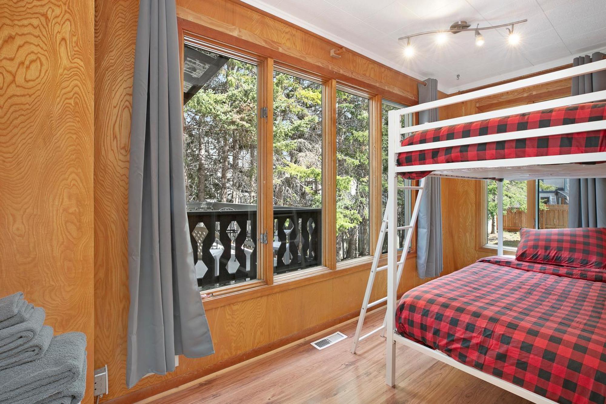Elkhorn Lodge Vacation Rentals Банф Экстерьер фото