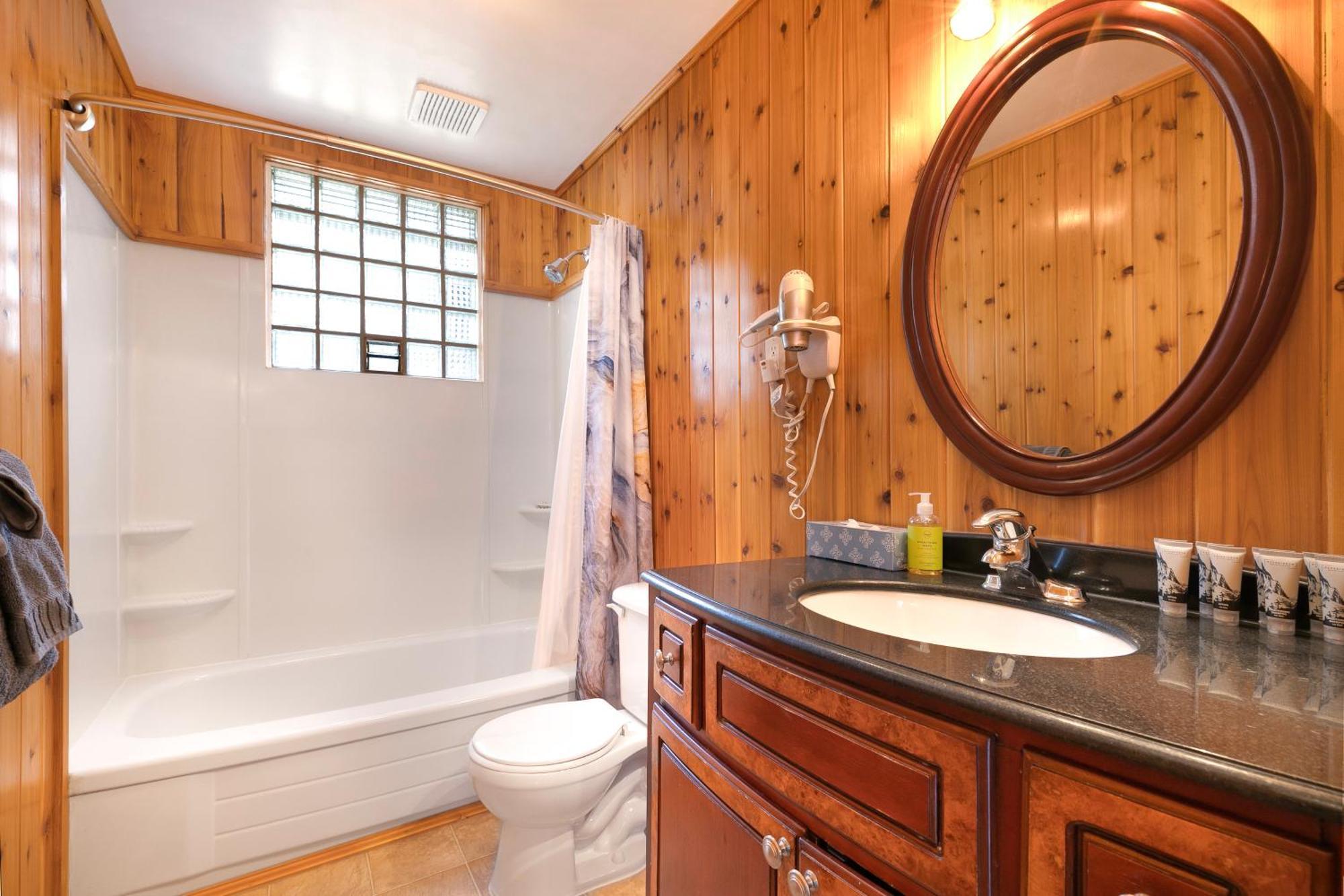 Elkhorn Lodge Vacation Rentals Банф Экстерьер фото